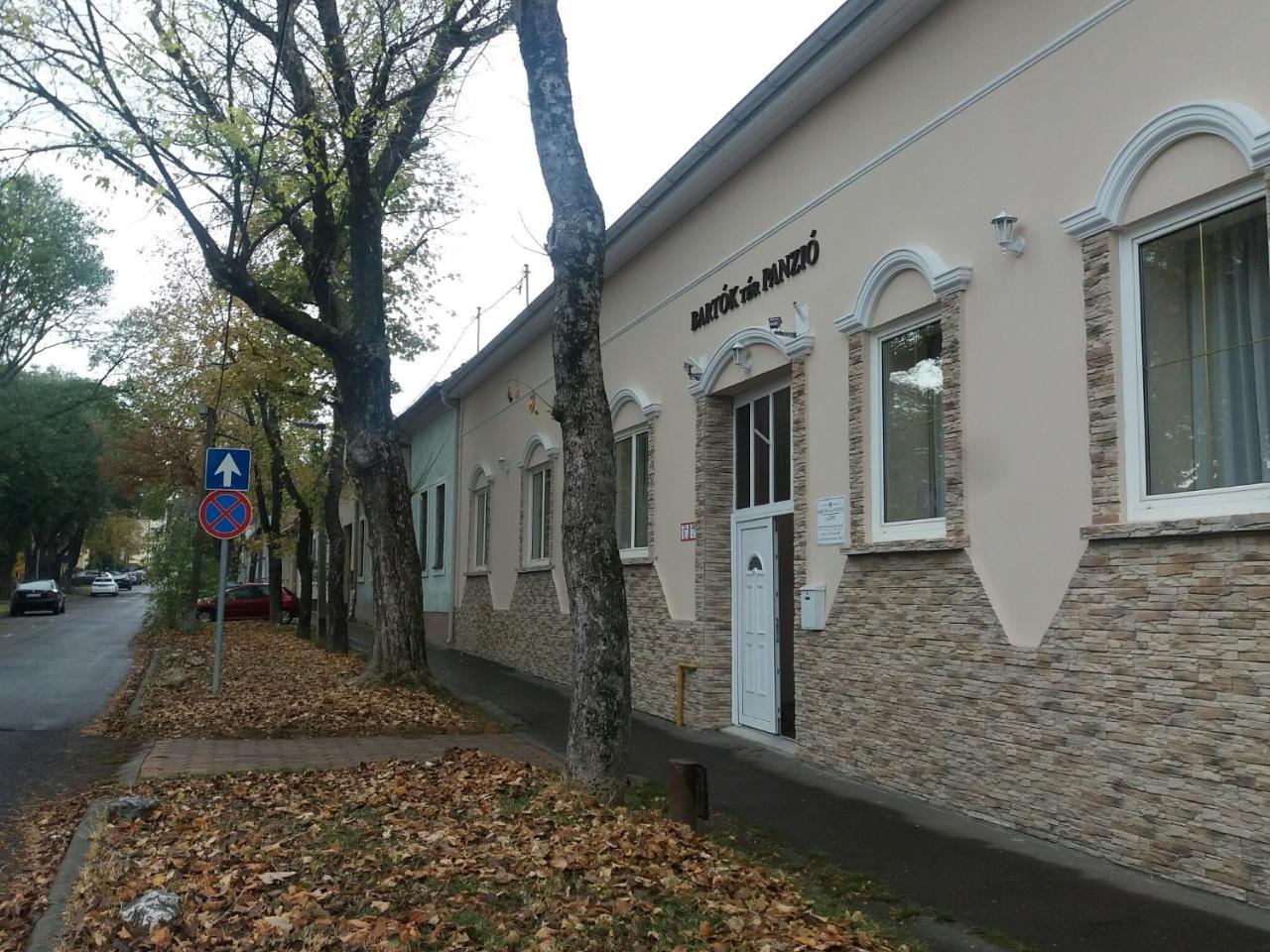 Bartók Tér Panzió Acomodação com café da manhã Eger Exterior foto
