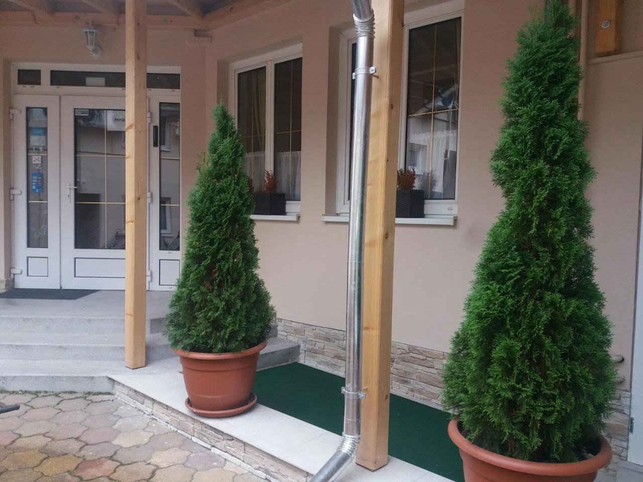 Bartók Tér Panzió Acomodação com café da manhã Eger Exterior foto